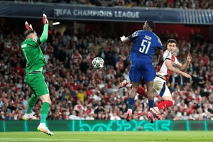 续约告急！多纳鲁马陷千万年薪僵局，皇马曼城磨刀霍霍