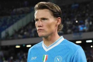 为何拒千万年薪？麦克托米奈拒沙特邀约，那不勒斯续约细节大揭秘