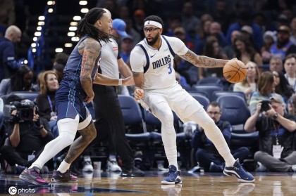 名记：独行侠在内外部都讨论过浓眉的交易