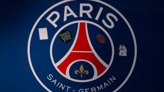 巴黎圣日耳曼在欧冠压力下迎战状态回升的图卢兹，争夺法甲榜首优势