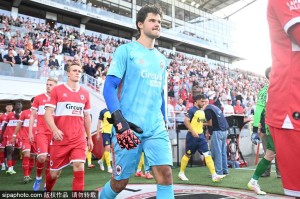 曼联锁定比利时门神拉曼斯，奥纳纳地位无忧但替补悬了？