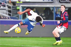 滕哈赫高压逼抢战术革新曼联：数据解析与实战影响