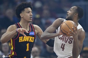 哈登21分米切尔31分 骑士险胜老鹰4连胜